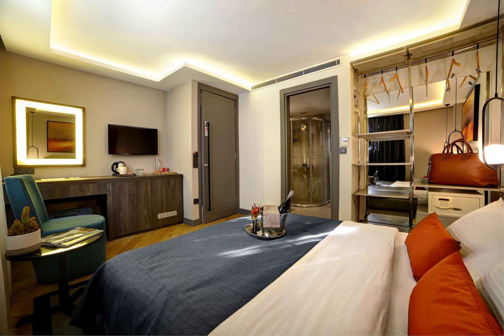 Hotel The Capital 2*