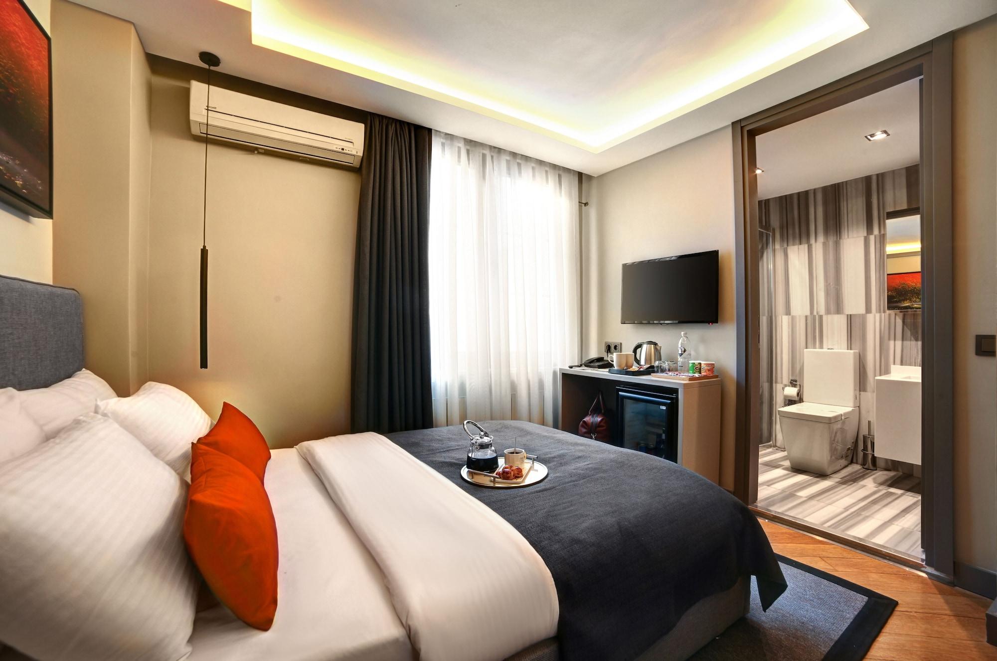 Hotel The Capital 2*