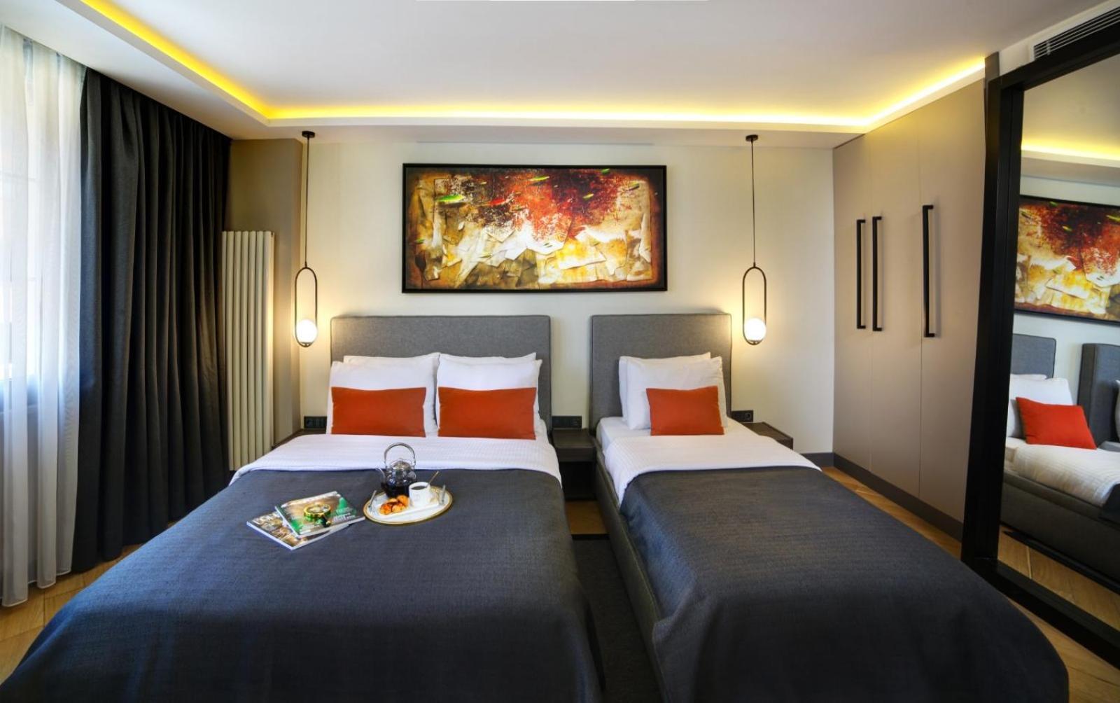 Hotel The Capital